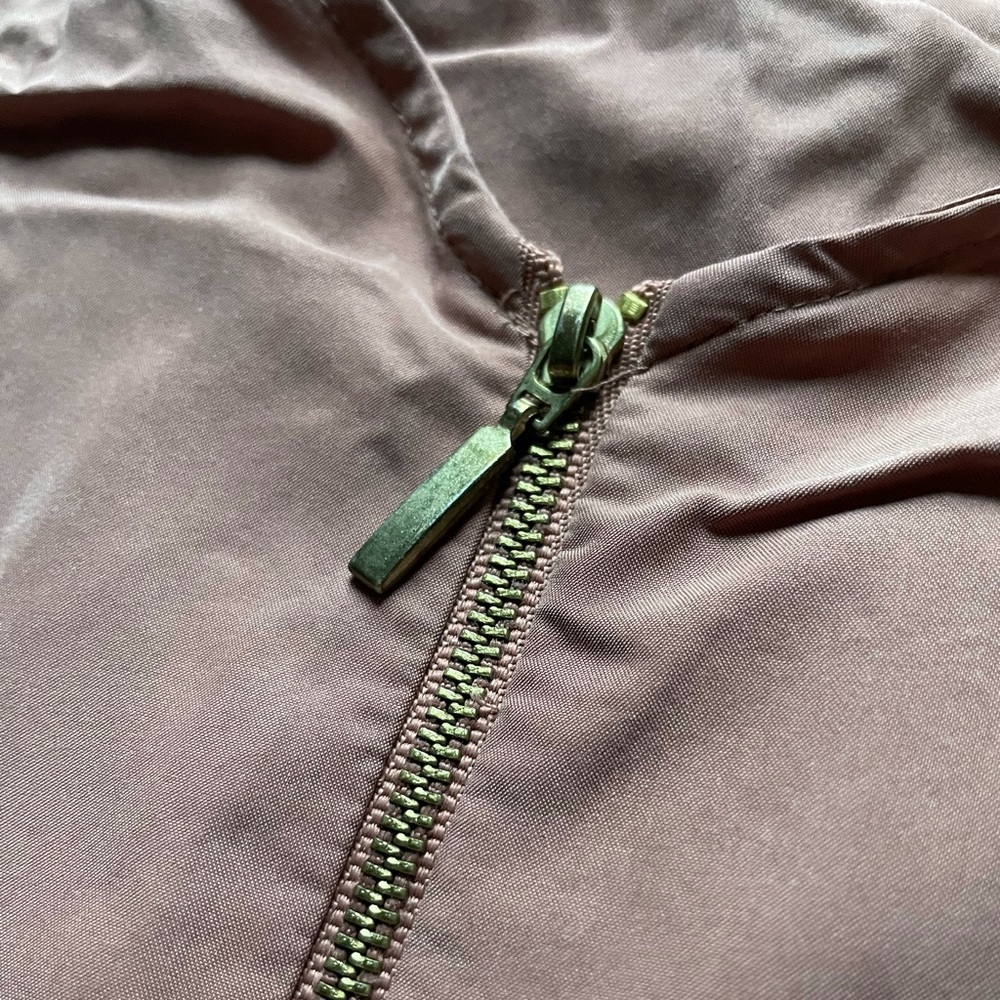 ✨free when bundled✨ Zip Front Blouse - Picture 5 of 6